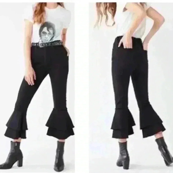*RARE* BDG High-Rise Two-Tiered Ruffle Flare Jeans in Black - Size 25 - Picture 2 of 6